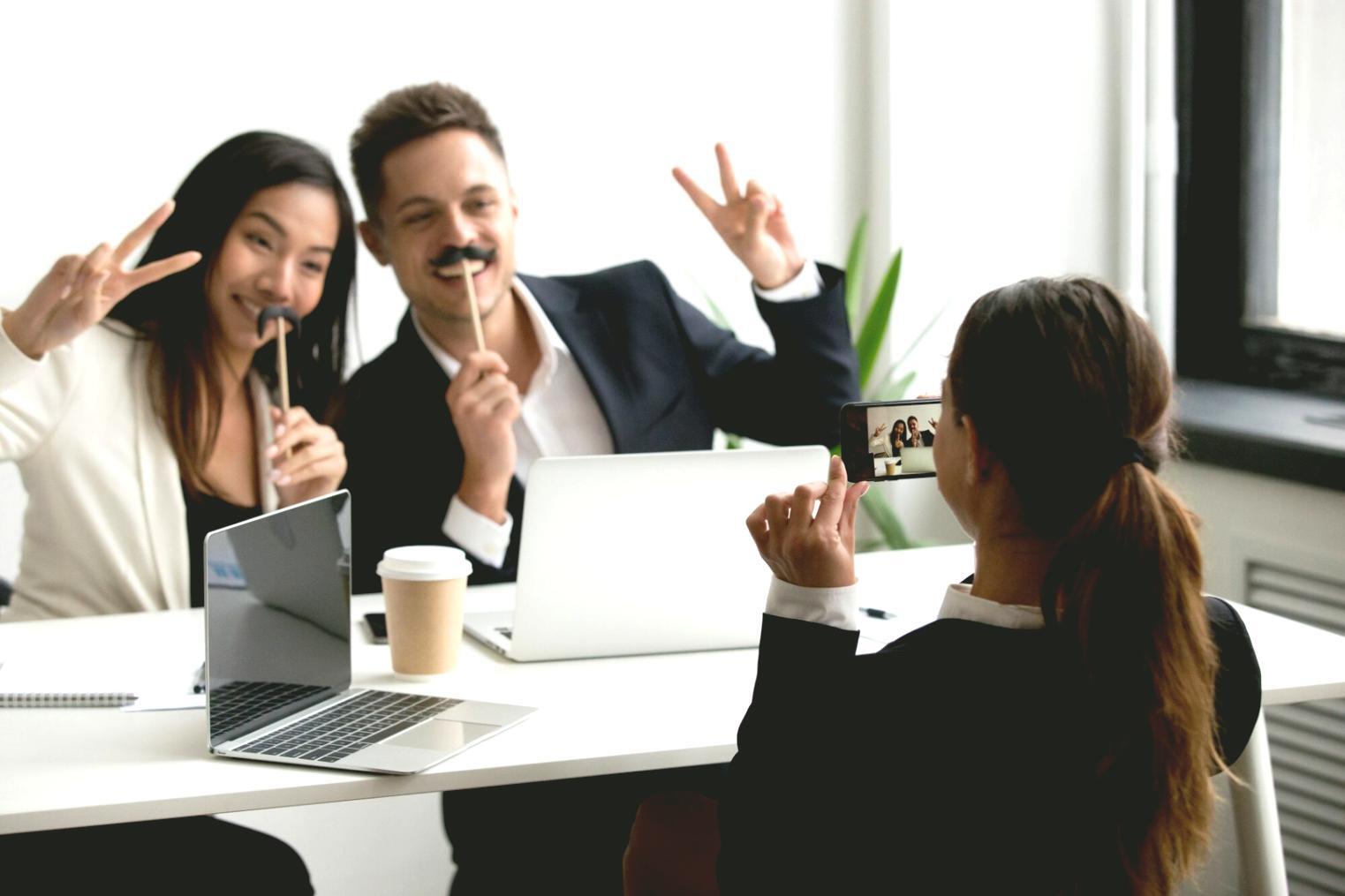 Interaktive Gruppendiskussion über Präventionsstrategien gegen Finanzbetrug